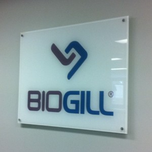 طباعة وتركيب لوحات اكريليك للمكاتب